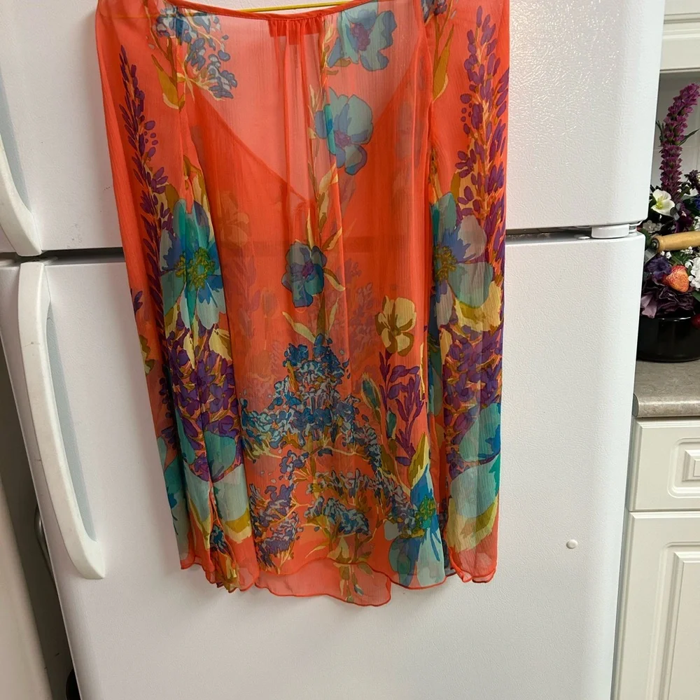 HALE BOB 100% Silk Top
Size S Like New
5 Star Seller ***** - Picture 3 of 9